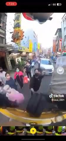 影/廢棄輪胎砸環保人員！新莊機車行遭狂洗負評…店家道歉了