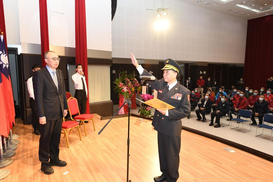 新北市新任消防局長李清安就職　副市長謝政達監交