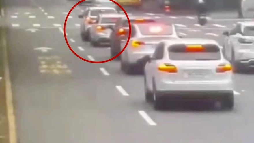 影/透中午酒駕車停快車道睡翻　警員叫醒他酒測值這麼高