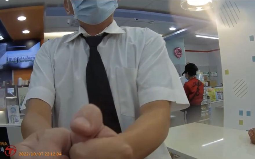 「辦我銬我啊！去打聽一下！」　醉漢超商罵店員譙警下場出爐