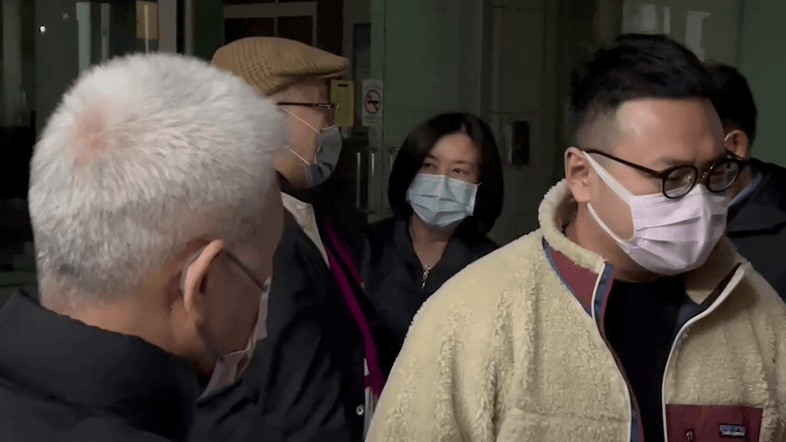 邱莉莉喊清白「他」留言力挺　網怒：英系要幫她背書嗎？
