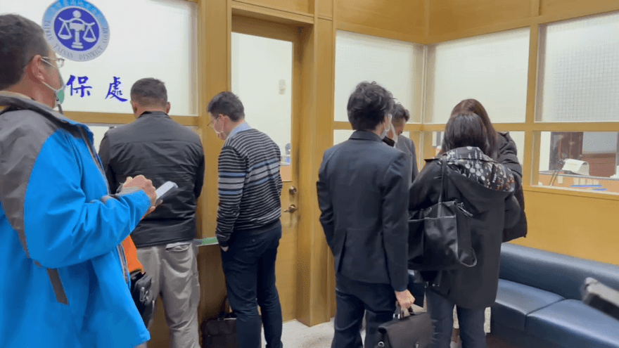 郭再欽等6人涉台南議長賄選案！300萬至50萬都交保　議長邱莉莉到場竟哭了