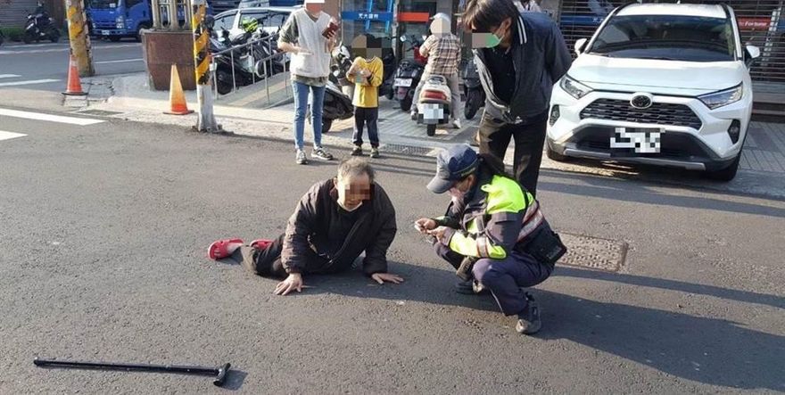 中斷30年親情再續！新北7旬翁台中跌一跤泣訴「想找妹妹」　警協尋竟真找到人