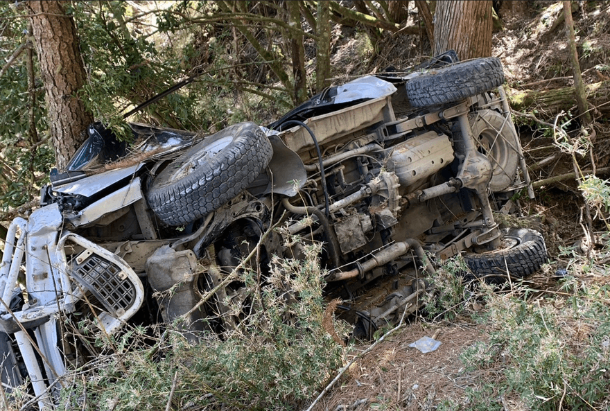 南投郡大林道登山接駁車翻覆山谷！　7人受傷、1人意識不清