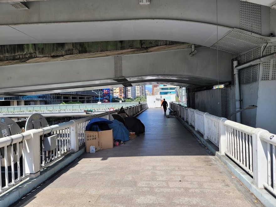 快訊/台北市承德路天橋驚見男子倒地死亡　死亡原因仍待調查