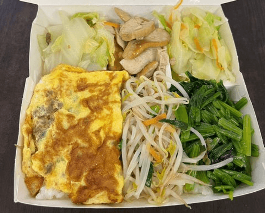 不怕漲！新竹大顆菜圃蛋便當「6樣菜60元」　網友大讚：太佛了
