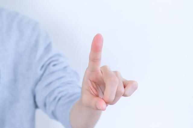 頭髮變「凶器」！手指被插進頭髮不以為意　4天後化膿直呼「痛到快往生！」