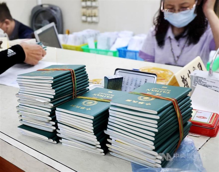 辦護照省時解方來了！下周網路預約換地點　「第2收件場所」曝光