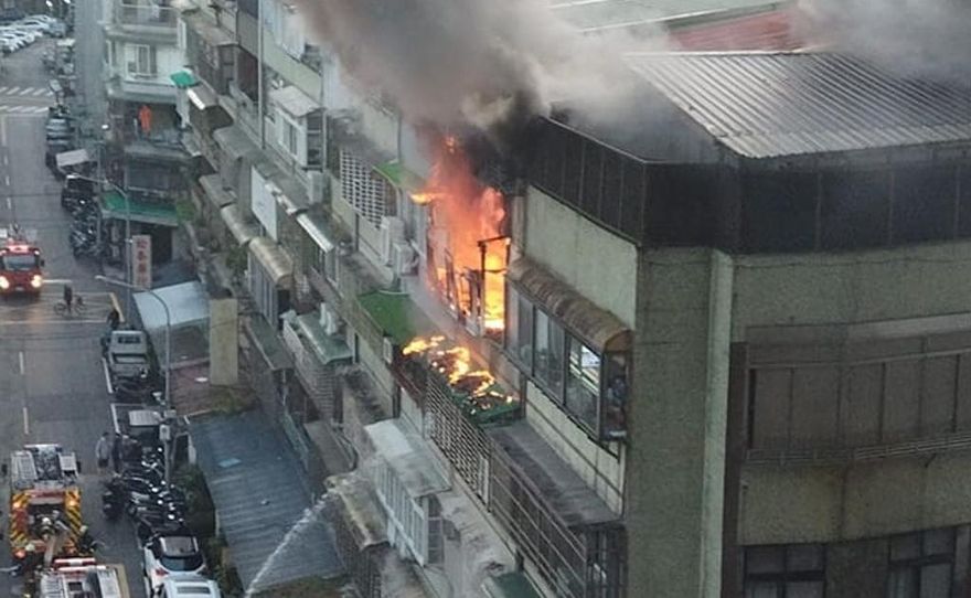 火來了卡緊走！信義區公寓惡火慈父對小姊弟「最後遺言」惹悲　一家人合照再無機會