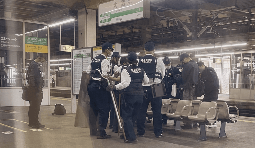 日本男子新幹線車內突亮瑞士刀被捕　列車誤點24分鐘無人傷亡