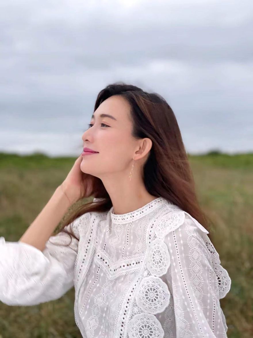 林志玲「0修圖」超高清照流出！拍廣告曝驚人「48歲真實膚況」