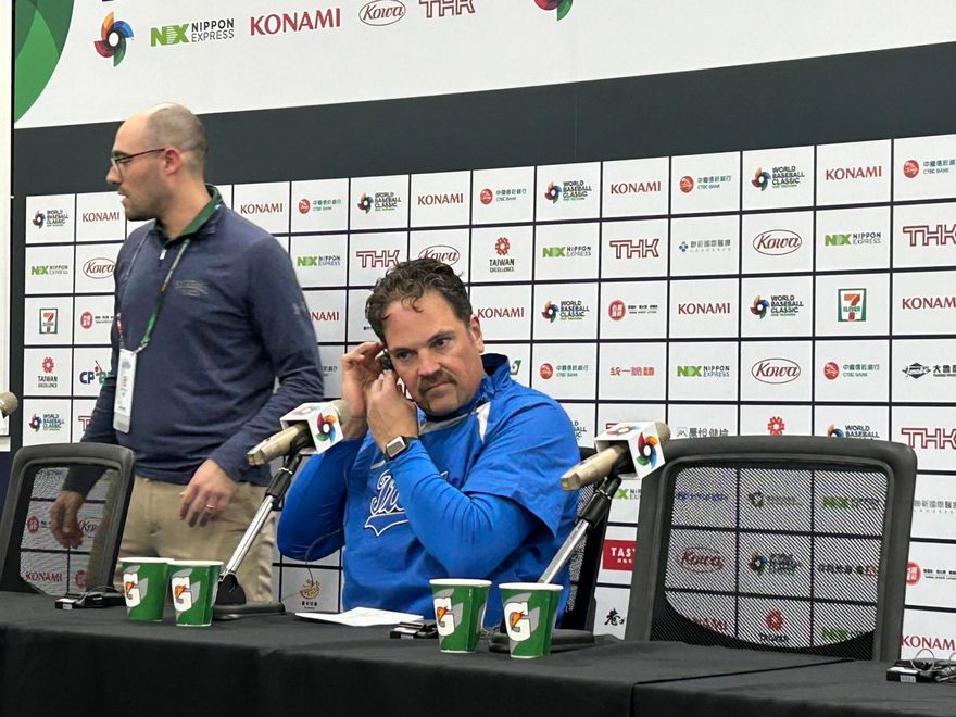 WBC棒球經典賽/義教頭喊「用紙杯喝咖啡是褻瀆」！PTT網狂笑：請你吃鳳梨披薩