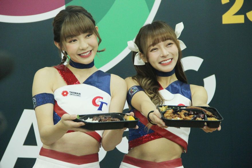 WBC棒球經典賽/林襄林襄，餐盒真香！　經典女孩嗑「啃古飯」…Yuri驚：比Buffet還好吃