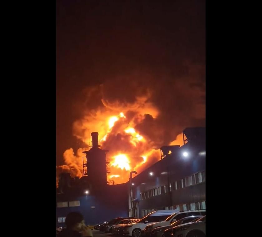 影/南韓輪胎大廠失火！黑煙猛竄天際、大火狂燒半天　11人吸毒氣送醫