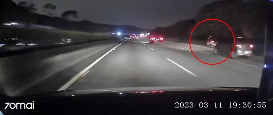 誤開導航「這模式」！新竹女騎士衝上國道　後方車閃黃燈護送