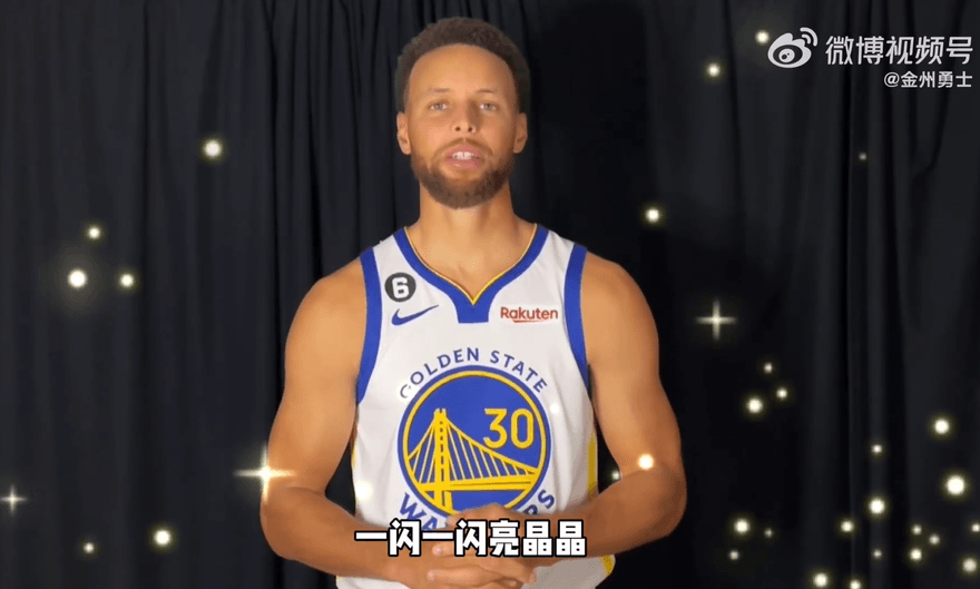 影/咬字超標準！柯瑞領唱中文版小星星　伊古達拉還大秀「高超」鋼琴技巧