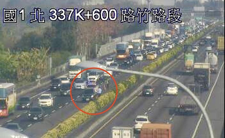 快訊/國道1號路竹路段追撞車禍　南下車道回堵3公里