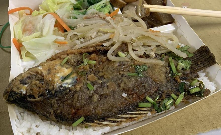 你敢吃嗎？4配菜+1主菜吳郭魚只要45元　網友：我寧願選肉燥