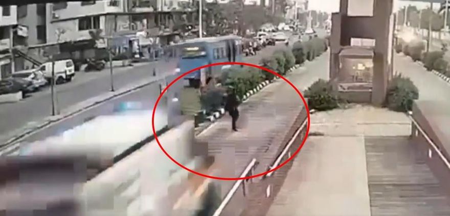 影/驚悚畫面曝光！21歲醫科學生遭救護車高速撞擊　當場噴飛路旁身亡