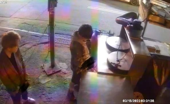 這樣算「可愛動物」？台中火紅蛋餅攤遭2屁孩「尿襲」惡搞　店家「藍瘦香菇」