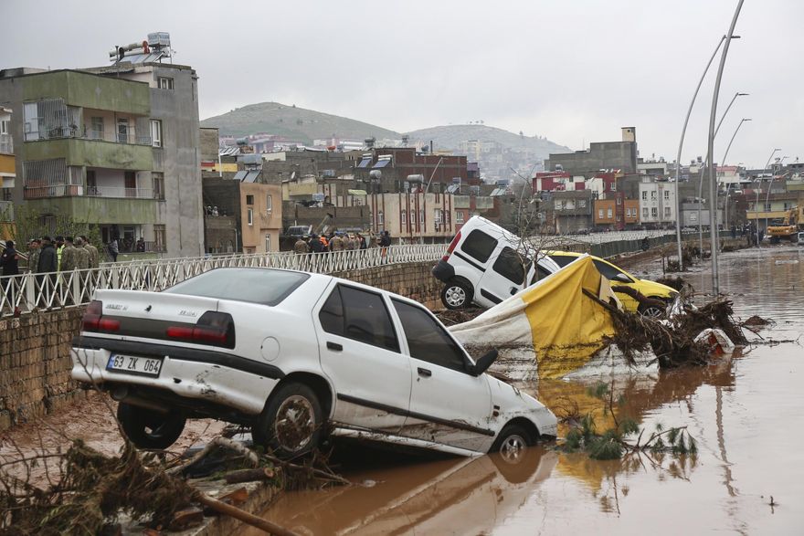 天災不斷！土耳其受暴雨洪水襲擊已釀14死　街道成滾滾河流