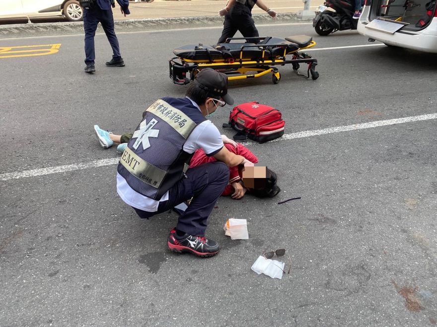 快訊/高雄三民區驚傳情殺案！恐怖男揮刀亂砍　同居女友倒臥血泊命危