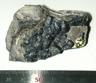 2.5公噸天然鈾不翼而飛　利比亞軍閥將領：在儲藏地5公里外找回