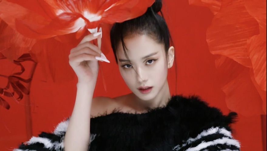 影/Jisoo個人專輯《ME》形象片釋出！黑紅造型超奢華　YG：BLACKPINK中成本最大