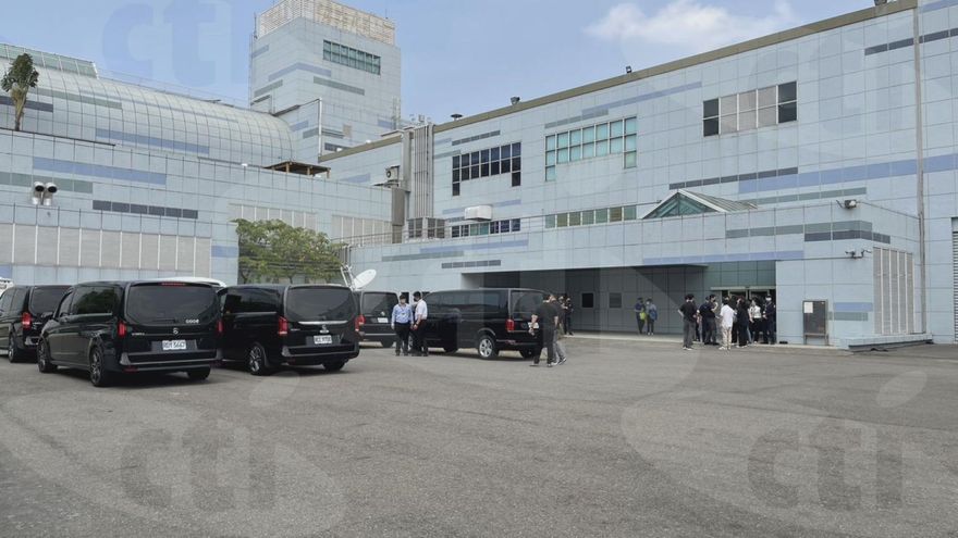 台灣歌迷恐撲空！BLACKPINK抵台疑走「商務通道」　直擊小港機場「人力安排」