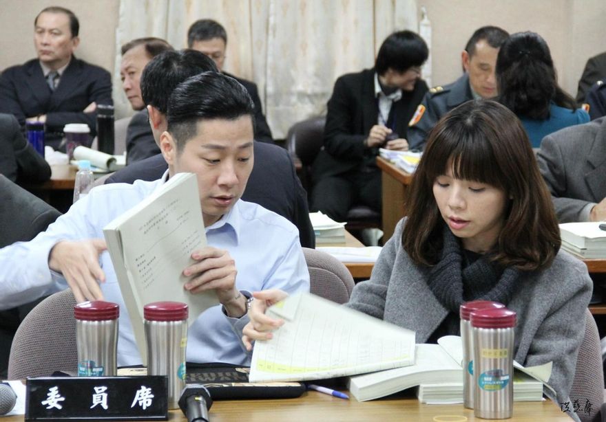 昔時力戰友林昶佐不選　洪慈庸重返立院？她回應了！