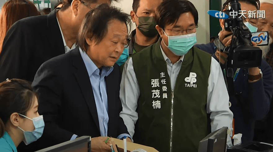 線上面對面投票/王世堅挑戰何志偉！1.8萬網友最挺認真做事的「他」