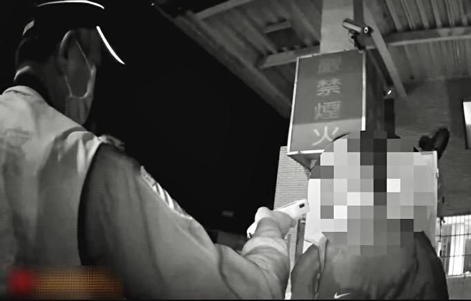 影/蘆洲男深夜騎車遇警酒測　堅稱「只吃薑母鴨」下場出爐
