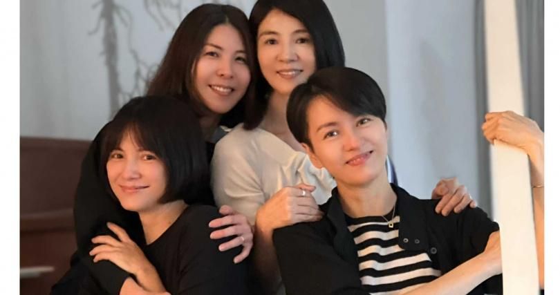 李心潔驚喜合體「90年代3女神」！驚人素顏照洩年近半百「超凍齡真實狀態」