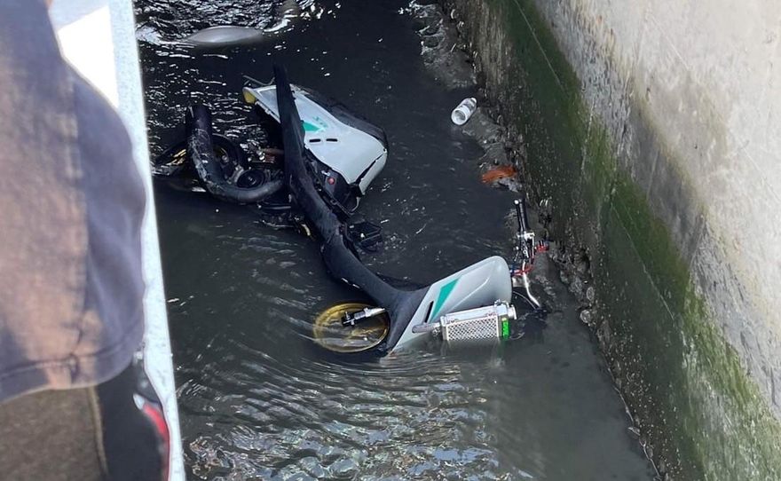 影/經典「Dio」海邊尬速！他失控摔溝遭諷「全車水冷了」