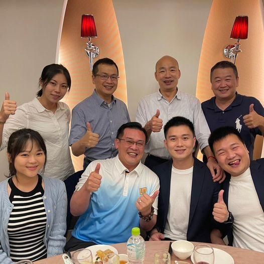 「辣個男人」和羅智強合體了！照片曝光網暴動：台灣未來的希望