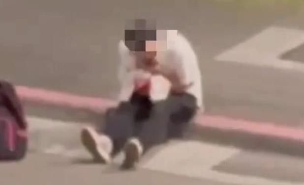 想直接投胎？他路邊撿小龍炮　竟點燃瞬間3根指頭炸碎