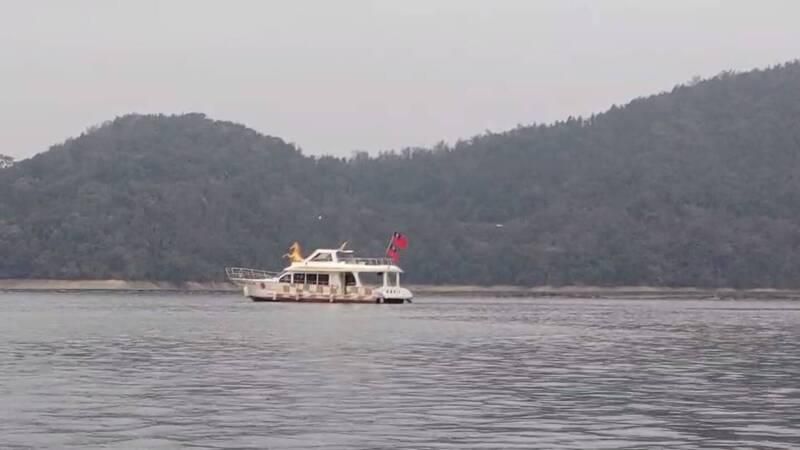 快訊/水位降7米！日月潭發生遊船擱淺意外　20名外籍客受困