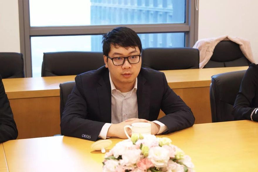 「90後」接管父親市值400億公司　後媽出面抗議：董事會違規