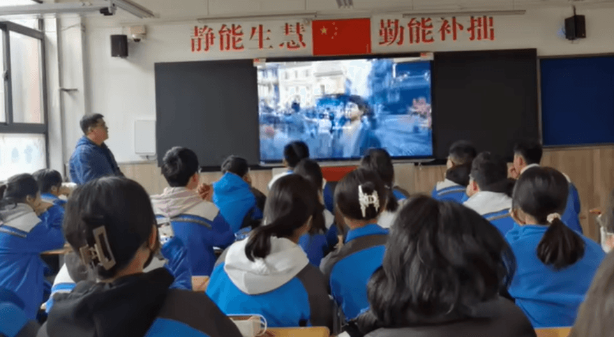 創意教學！歷史老師搬PS4到課堂玩《刺客教條》　帶學生認識法國大革命
