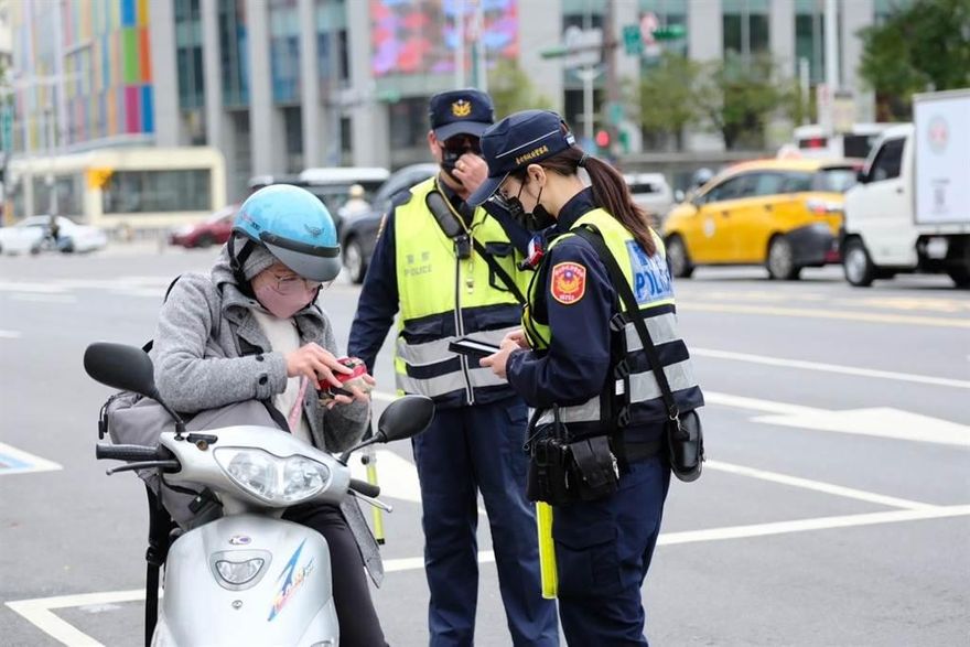 不讓行人就是3600元！　北市大執法今起到6月路口嚴抓4違規