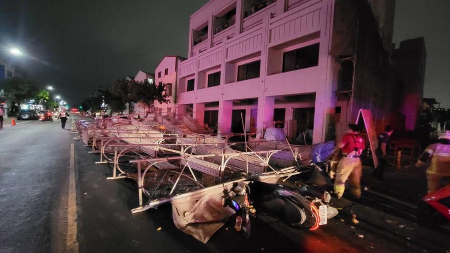 快訊/台南工地鷹架突倒塌！夫妻抱5歲女兒狂逃　1人受傷送醫