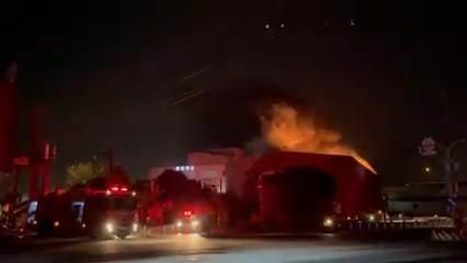 快訊/屏東富統食品嚴重大火！區域停電　30警消射水搶救中