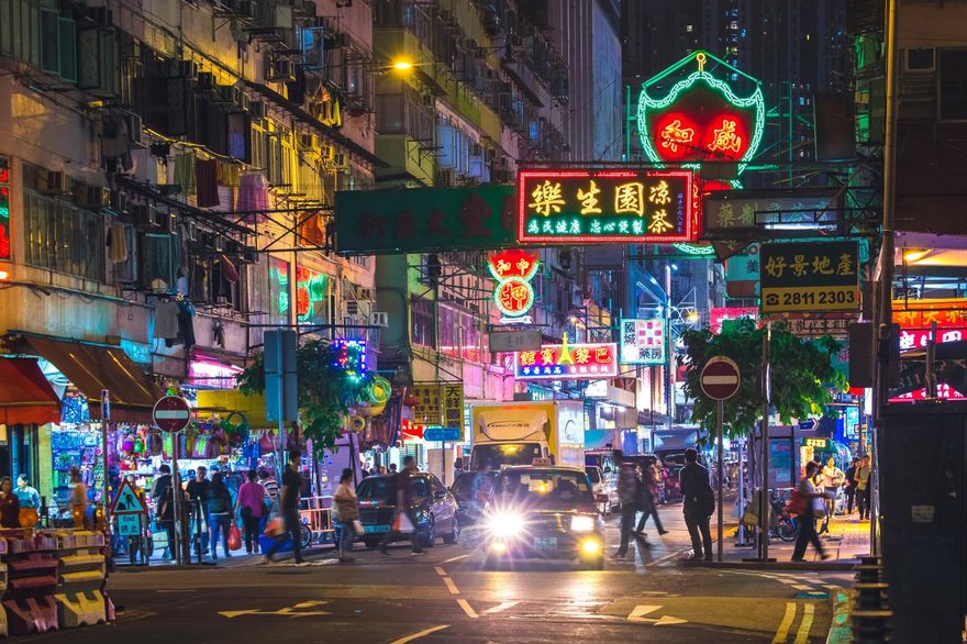 港陸通關旅遊業笑了、居民哭了？千人旅團聚同區惹議「人流已超載」
