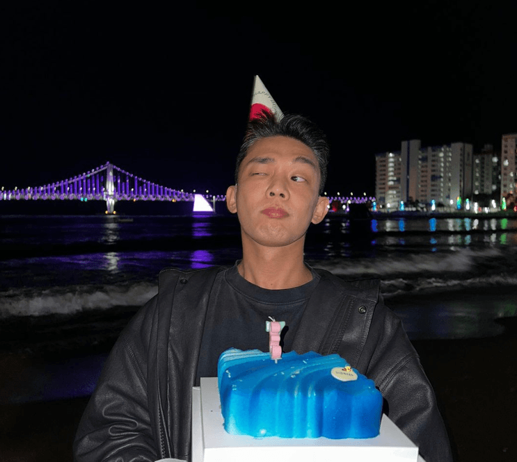 劉亞仁不躲了！被爆染4毒藏52天「首現身警局」憔悴到案說明