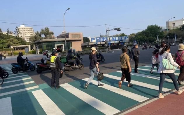 台中公車輾斃母子「行人地獄」慘劇效應！轄區警方硬起來　2周內鐵腕告發578件