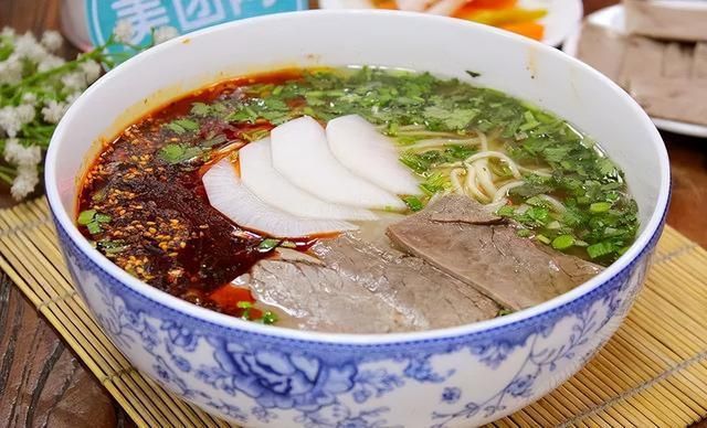 享譽全球！甘肅將「蘭州牛肉拉麵」列人大常委工作計畫　推動產業規模化發展