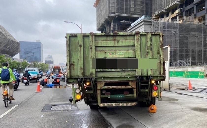 影/違停大貨車奪命！北市少年隊組長騎車上班出事　遇橫禍送醫不治