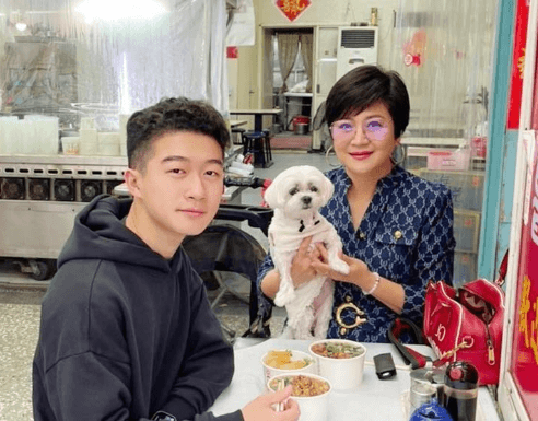 貝克宇留學返台了！崔佩儀開心曬兒近照喊幸福　網讚：越大越帥