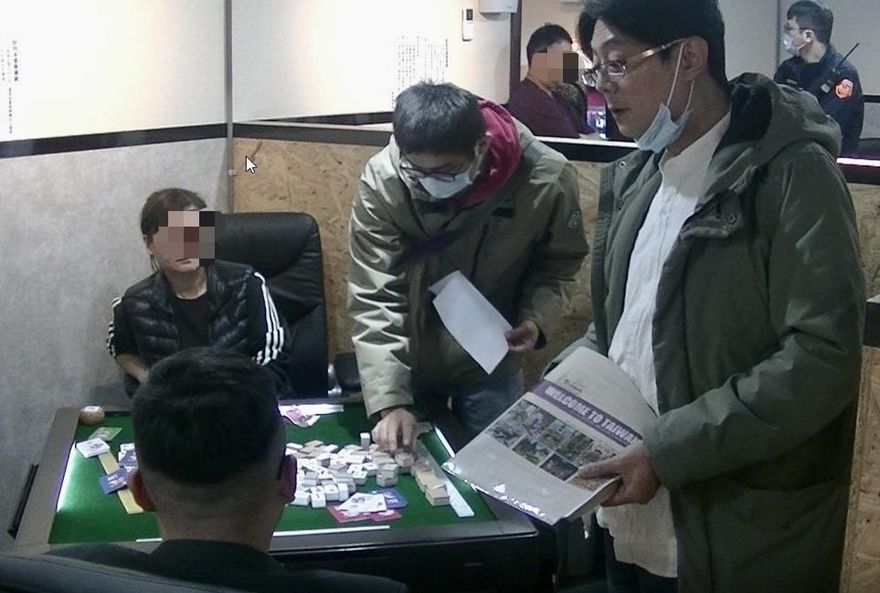 職業麻將賭場隱身棋牌館　新開幕警衝場逮10人