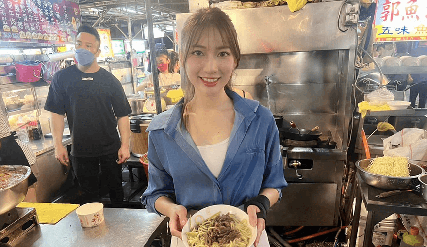 炒飯妹邀夜市做菜！情色教主酸「沒什麼了不起」嗆制裁　林彤正面回應了
